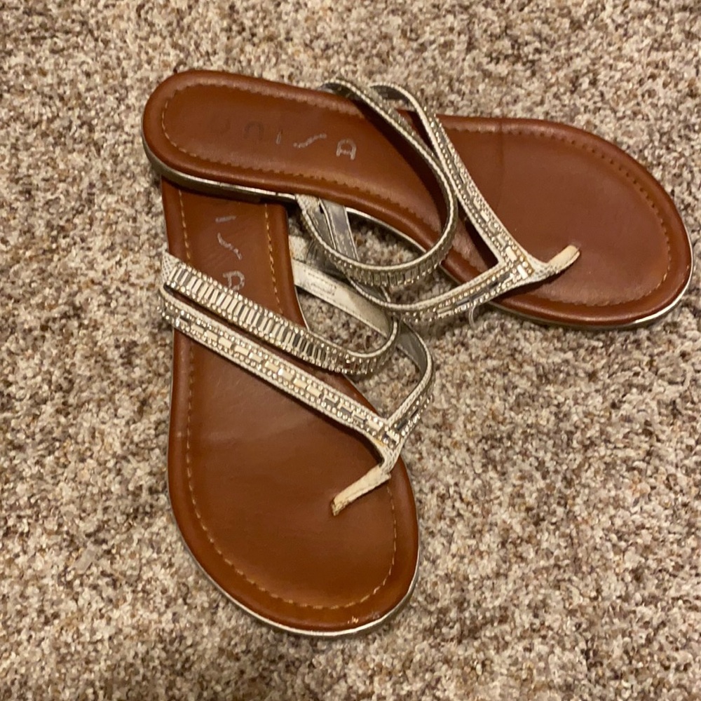 ✨BOGO FREE ✨ Sandles with Silver Sparkle